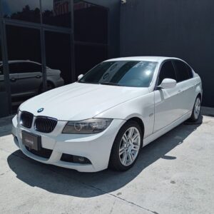 BMW 325i Sedán